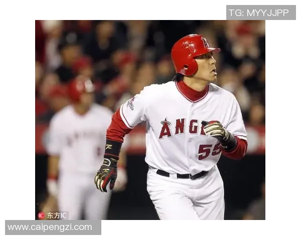 日本足球明星女粉丝热情追随偶像展现青春活力与魅力