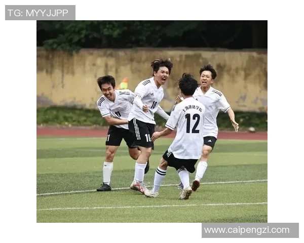 昔日足球巨星周正的风采与荣耀回顾照片集