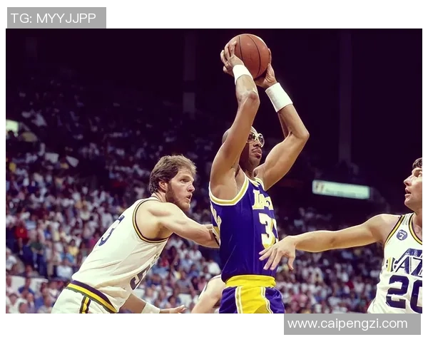 曾在NBA赛场亮相的足球巨星们的传奇故事与精彩瞬间 曾在NBA赛场亮相的足球巨星们的传奇故事与精彩瞬间